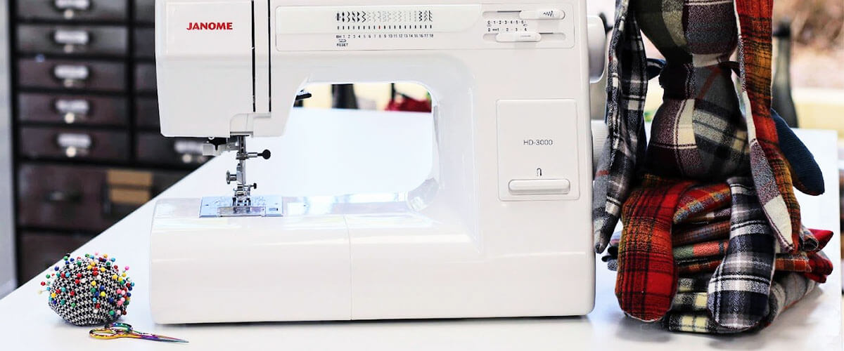 key features to look for in an upholstery sewing machine